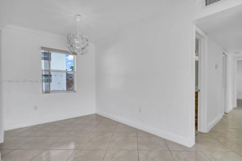 Купить кондоминиум в Майами, Флорида 3 спальни, 97.92м2, № 2025063 - фото 12