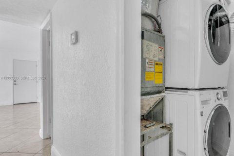 Купить кондоминиум в Майами, Флорида 3 спальни, 97.92м2, № 2025063 - фото 13