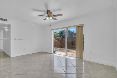 Купить кондоминиум в Майами, Флорида 3 спальни, 97.92м2, № 2025063 - фото 4