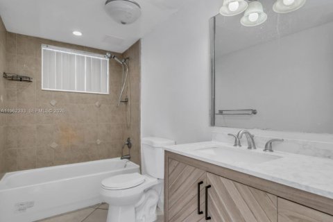 Купить кондоминиум в Майами, Флорида 3 спальни, 97.92м2, № 2025063 - фото 21