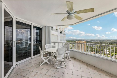 Condominio en venta en Pompano Beach, Florida, 2 dormitorios, 152.73 m2 № 2262187 - foto 16