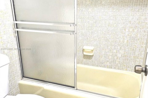 Снять в аренду кондоминиум в Халландейл-Бич, Флорида 2 спальни, 93.83м2, № 2091167 - фото 7