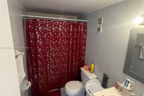 Купить кондоминиум в Майами, Флорида 1 спальня, 57.97м2, № 1852220 - фото 10