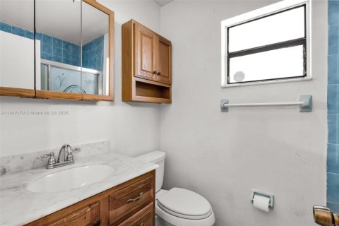 House in Miami, Florida 3 bedrooms, 141.95 sq.m. № 1891113 - photo 17
