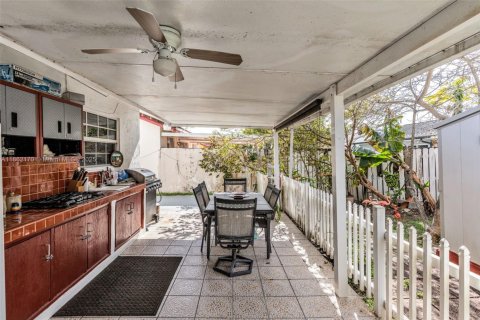 House in Miami, Florida 3 bedrooms, 141.95 sq.m. № 1891113 - photo 20