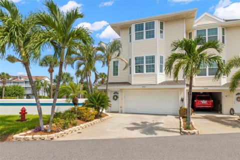 Townhouse in Saint Pete Beach, Florida 3 bedrooms, 219.81 sq.m. № 1757620 - photo 16
