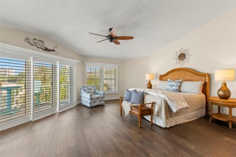 Townhouse in Saint Pete Beach, Florida 3 bedrooms, 219.81 sq.m. № 1757620 - photo 5