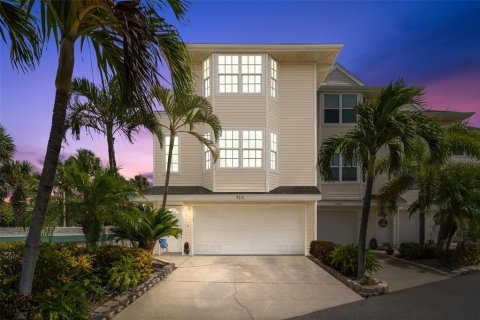 Townhouse in Saint Pete Beach, Florida 3 bedrooms, 219.81 sq.m. № 1757620 - photo 13