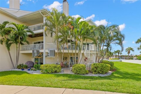 Townhouse in Saint Pete Beach, Florida 3 bedrooms, 219.81 sq.m. № 1757620 - photo 29