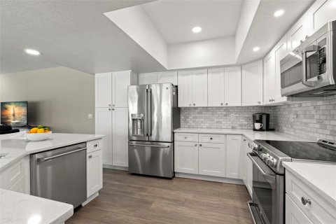 Townhouse in Saint Pete Beach, Florida 3 bedrooms, 219.81 sq.m. № 1757620 - photo 22