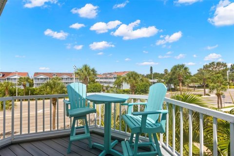 Townhouse in Saint Pete Beach, Florida 3 bedrooms, 219.81 sq.m. № 1757620 - photo 6