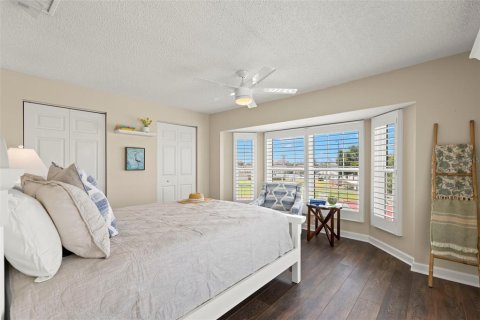 Townhouse in Saint Pete Beach, Florida 3 bedrooms, 219.81 sq.m. № 1757620 - photo 10