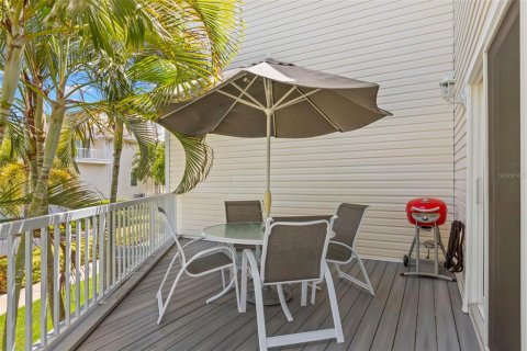 Townhouse in Saint Pete Beach, Florida 3 bedrooms, 219.81 sq.m. № 1757620 - photo 28