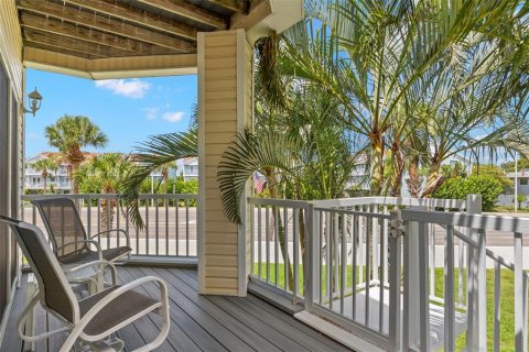 Townhouse in Saint Pete Beach, Florida 3 bedrooms, 219.81 sq.m. № 1757620 - photo 27