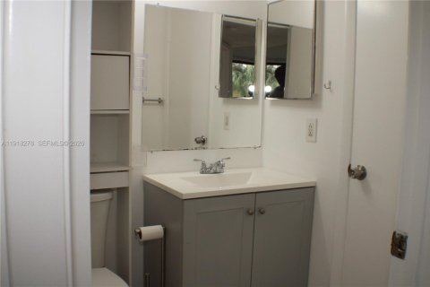 Снять в аренду кондоминиум в Корал-Спрингс, Флорида 3 спальни, 118.26м2, № 2005804 - фото 19
