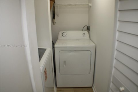 Снять в аренду кондоминиум в Корал-Спрингс, Флорида 3 спальни, 118.26м2, № 2005804 - фото 10