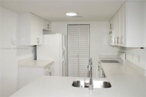 Снять в аренду кондоминиум в Корал-Спрингс, Флорида 3 спальни, 118.26м2, № 2005804 - фото 9