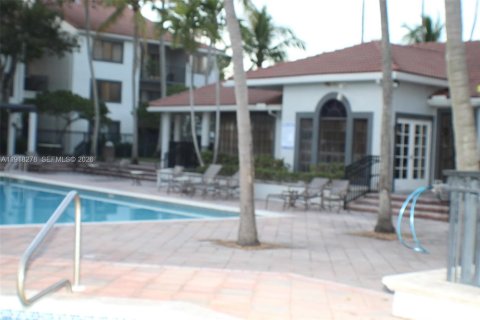 Снять в аренду кондоминиум в Корал-Спрингс, Флорида 3 спальни, 118.26м2, № 2005804 - фото 2