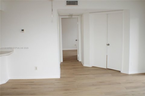 Снять в аренду кондоминиум в Корал-Спрингс, Флорида 3 спальни, 118.26м2, № 2005804 - фото 17