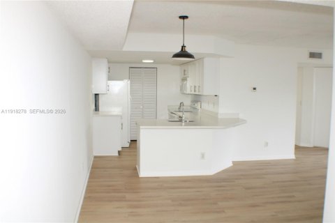 Снять в аренду кондоминиум в Корал-Спрингс, Флорида 3 спальни, 118.26м2, № 2005804 - фото 7