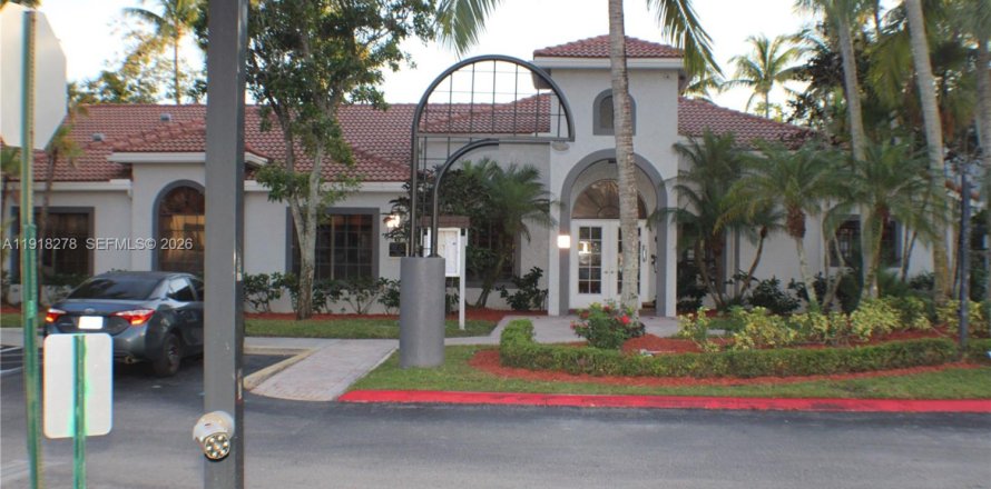 Кондоминиум с 3 спальнями в Корал-Спрингс, Флорида № 2005804