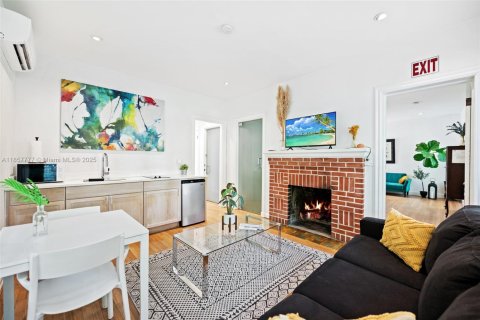 Commercial property in Coral Gables, Florida 290.6 sq.m. № 1960492 - photo 20