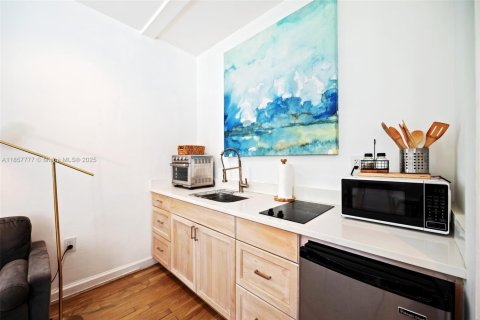 Commercial property in Coral Gables, Florida 290.6 sq.m. № 1960492 - photo 13