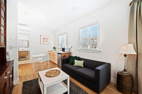 Commercial property in Coral Gables, Florida 290.6 sq.m. № 1960492 - photo 17