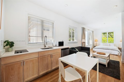 Commercial property in Coral Gables, Florida 290.6 sq.m. № 1960492 - photo 16