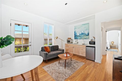 Commercial property in Coral Gables, Florida 290.6 sq.m. № 1960492 - photo 12