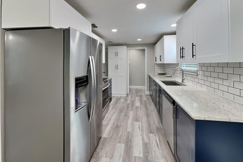 House in Sarasota, Florida 3 bedrooms, 131.55 sq.m. № 1885772 - photo 6