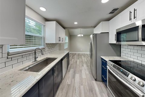 House in Sarasota, Florida 3 bedrooms, 131.55 sq.m. № 1885772 - photo 5