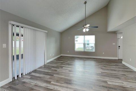 House in Sarasota, Florida 3 bedrooms, 131.55 sq.m. № 1885772 - photo 2