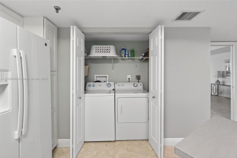 Condo in Tequesta, Florida, 3 bedrooms  № 1936535 - photo 18