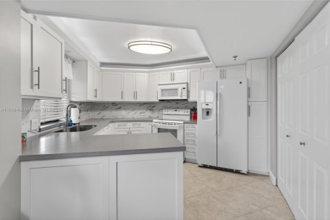 Condo in Tequesta, Florida, 3 bedrooms  № 1936535 - photo 16