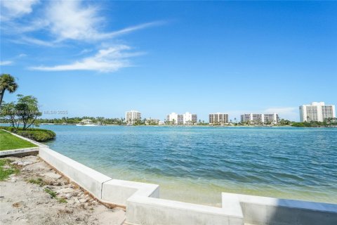 Condo in Tequesta, Florida, 3 bedrooms  № 1936535 - photo 24