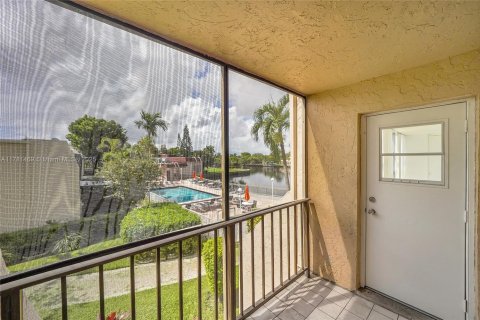 Condo in Hallandale Beach, Florida, 2 bedrooms  № 1708649 - photo 30