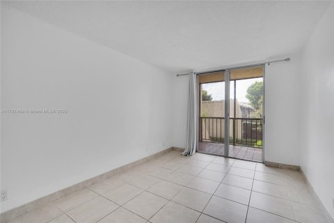 Condo in Hallandale Beach, Florida, 2 bedrooms  № 1708649 - photo 26