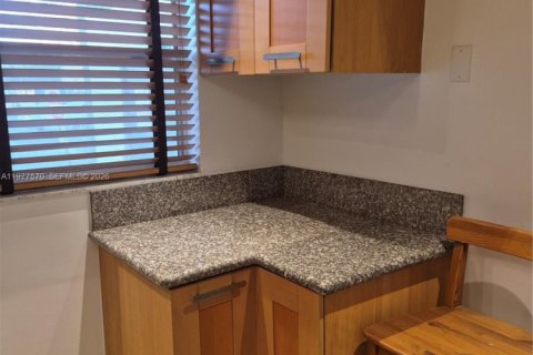 Condo in Tamarac, Florida, 2 bedrooms  № 2041976 - photo 4