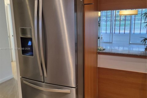 Condo in Tamarac, Florida, 2 bedrooms  № 2041976 - photo 7