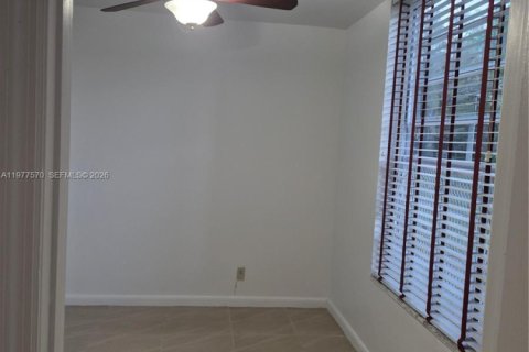 Condo in Tamarac, Florida, 2 bedrooms  № 2041976 - photo 24