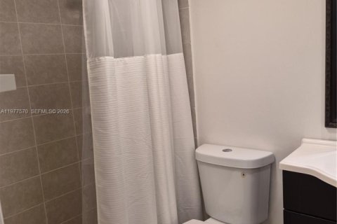 Condo in Tamarac, Florida, 2 bedrooms  № 2041976 - photo 22