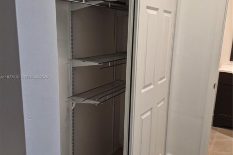 Condo in Tamarac, Florida, 2 bedrooms  № 2041976 - photo 19