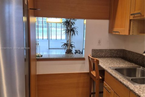 Condo in Tamarac, Florida, 2 bedrooms  № 2041976 - photo 3