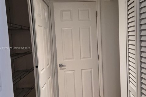 Condo in Tamarac, Florida, 2 bedrooms  № 2041976 - photo 15