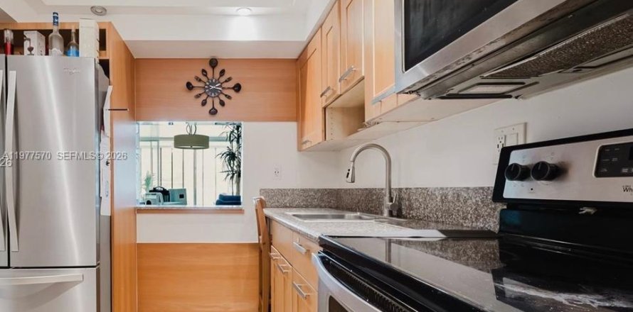 Condo in Tamarac, Florida, 2 bedrooms  № 2041976