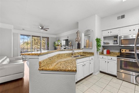 Condominio en venta en Orlando, Florida, 3 dormitorios, 117.06 m2 № 2196415 - foto 3