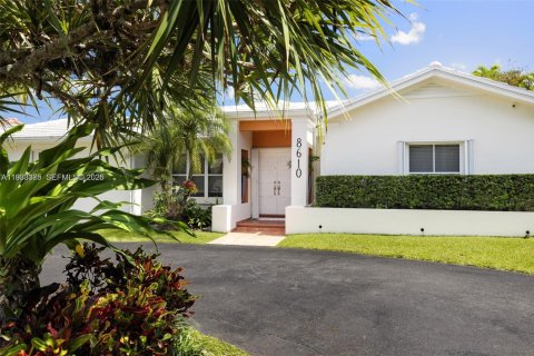 Casa en venta en Miami, Florida, 4 dormitorios, 247.12 m2 № 1996181 - foto 4