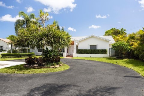 Casa en venta en Miami, Florida, 4 dormitorios, 247.12 m2 № 1996181 - foto 3