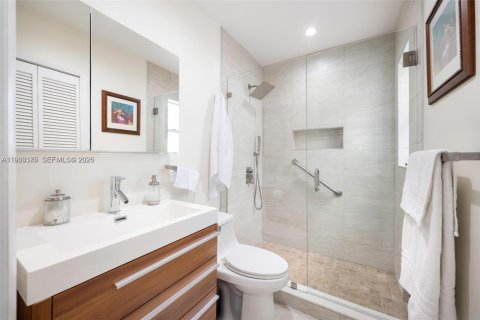Casa en venta en Miami, Florida, 4 dormitorios, 247.12 m2 № 1996181 - foto 29